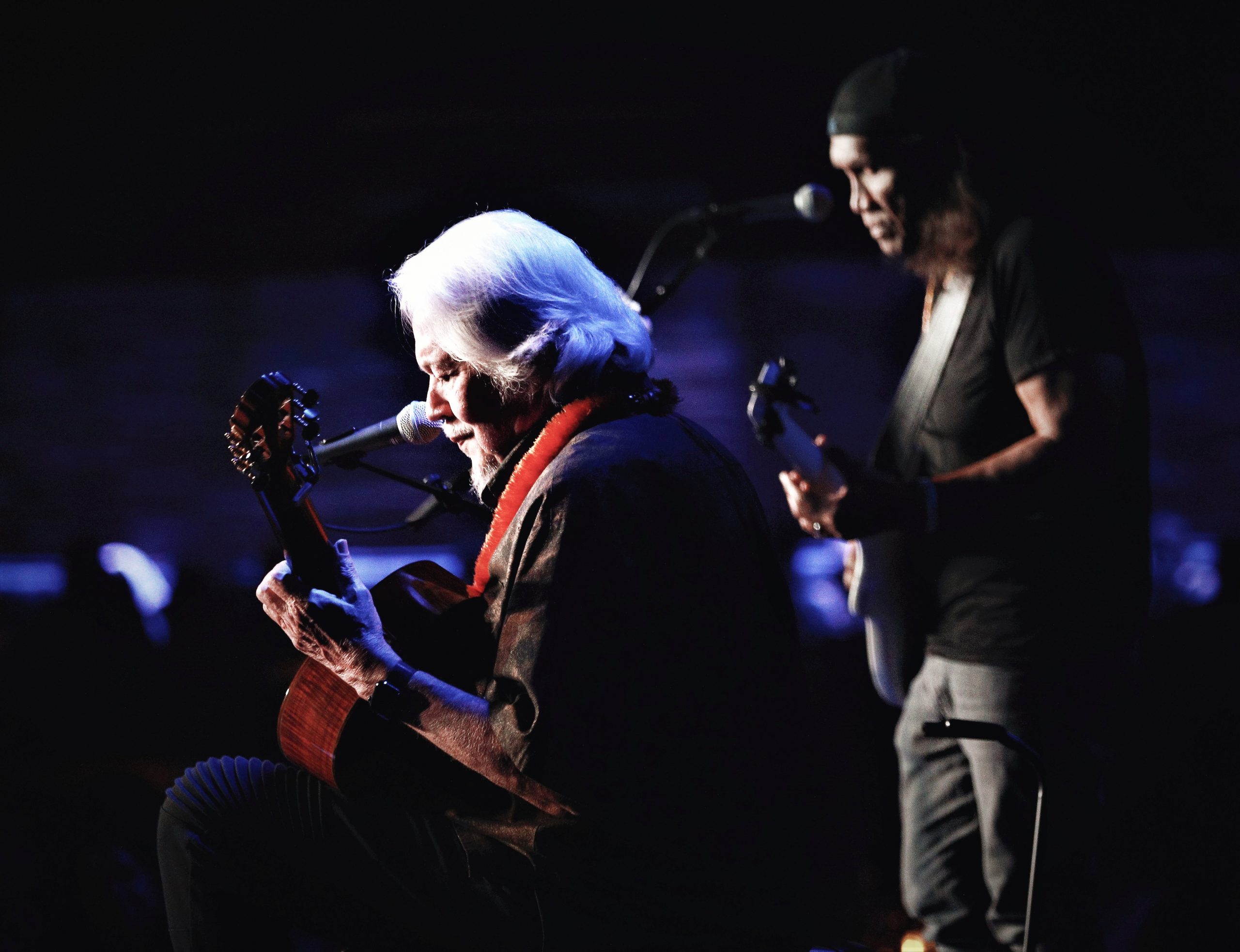 Keola Beamer plays music with Henry Kapono